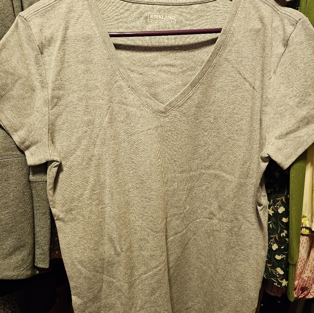 Kirkland Top Size XL, but fits more like a L, EUC